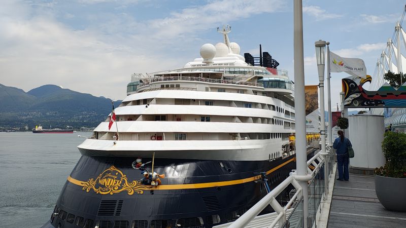 travel RTW crouise ship in canadian place