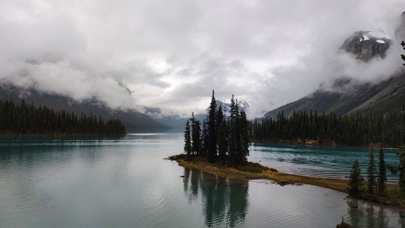 maligne lake spirit island