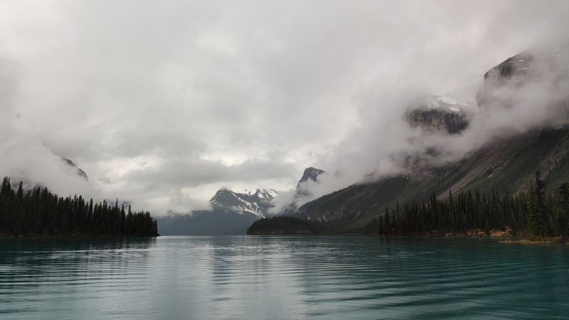 maligne-lake