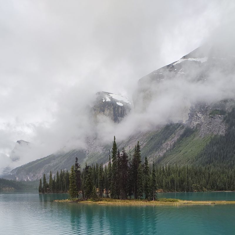 maligne lake spirit island