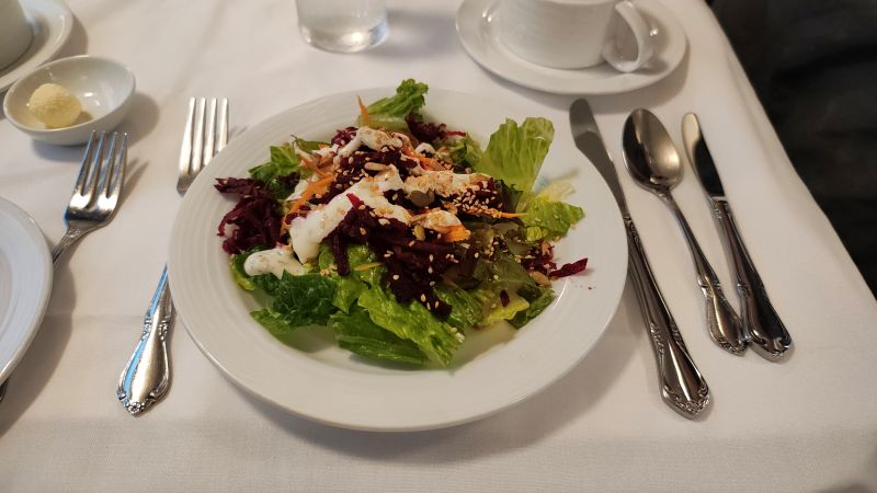 via-rail-canada-dinner-in-dinning-car