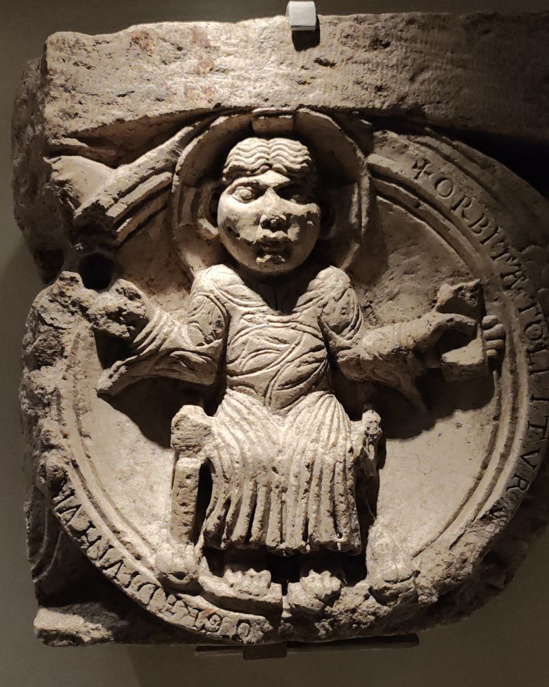 budapest-histry-museum-stone-ornament