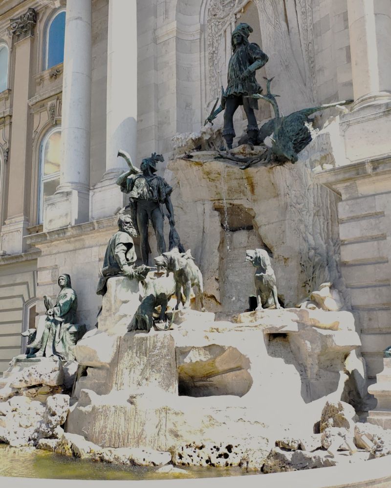 budapest-hungarian-national-gallery-fountain