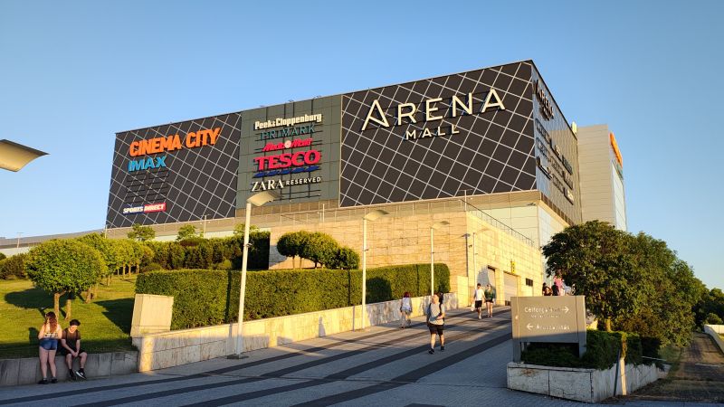 mall-near-budapest-kelti-station