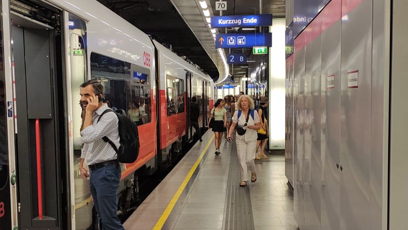 s7-train-vienna-station