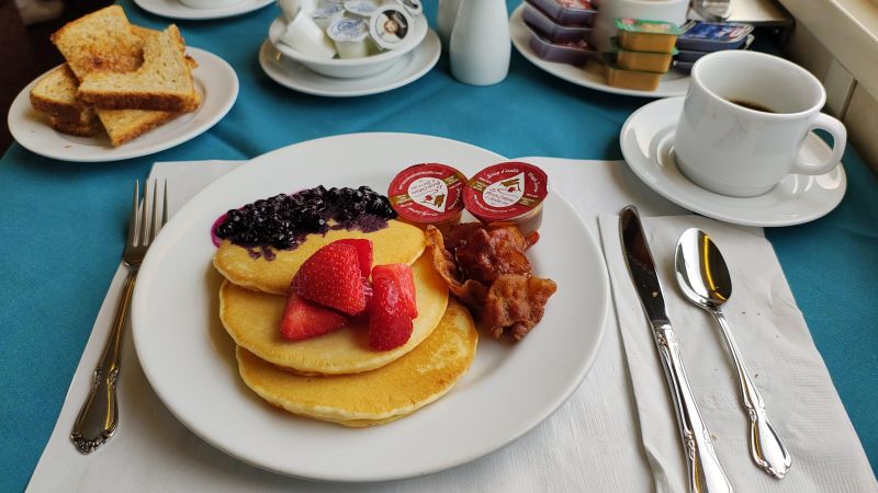 via-rail-canada-breakfast-montreal-to-halifax