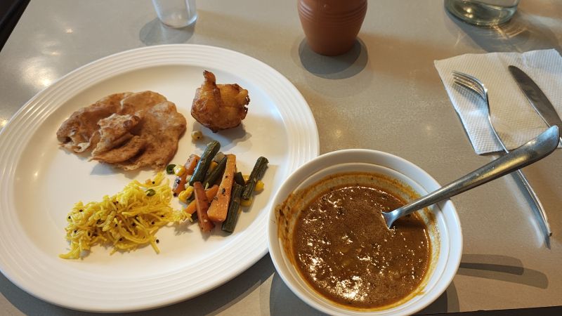 breakfast-at-bloom-hotel-worli-mumbai