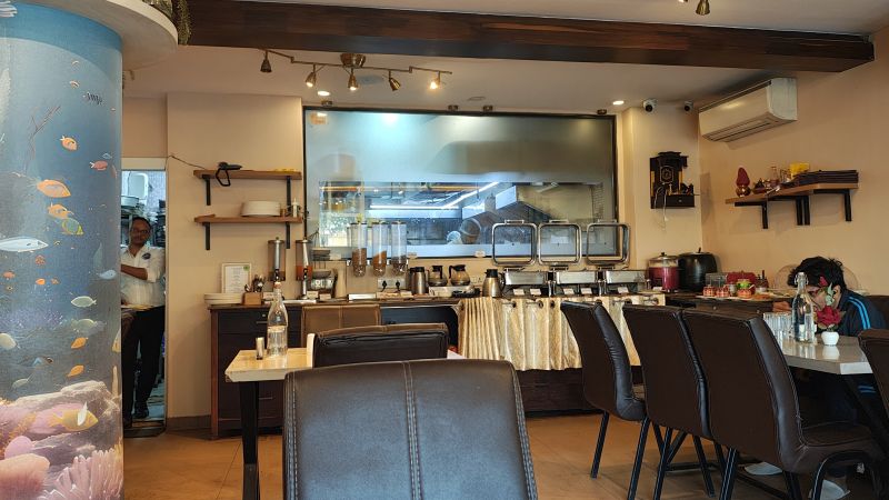 breakfast-restaurant-in-bloom-hotel-worli-mumbai