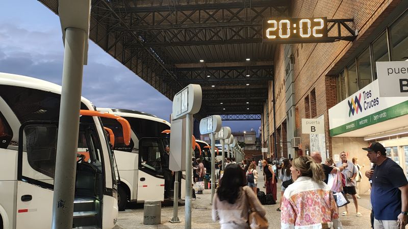 by-bus-from-colonia-to-montevideo