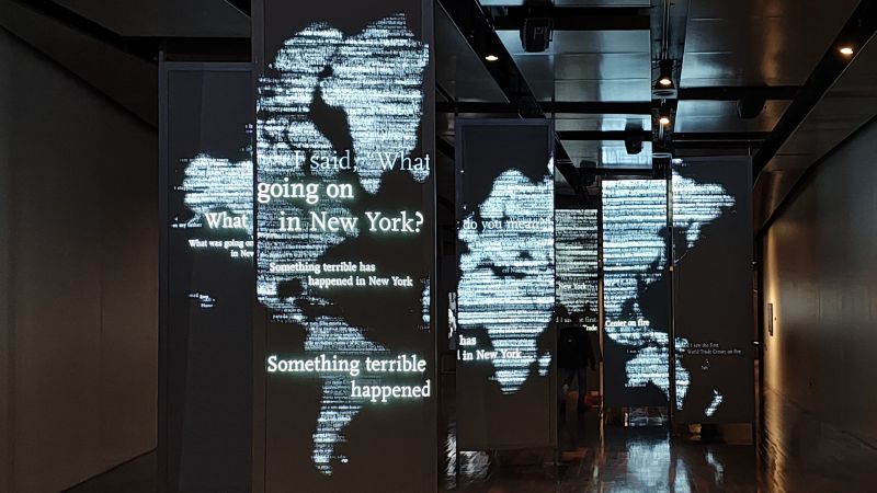 当日の衝撃を映像で伝える9.11メモリアルの展示